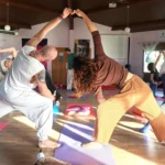 yoga-parejas-retiro-verano-tantra-corazon